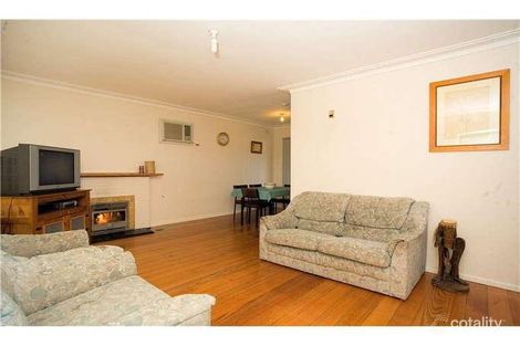 Property photo of 68 Welwyn Parade Deer Park VIC 3023