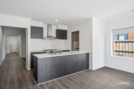 Property photo of 19 Crawley Rise Werribee VIC 3030