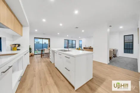 Property photo of 10 Copabella Circuit Clyde North VIC 3978