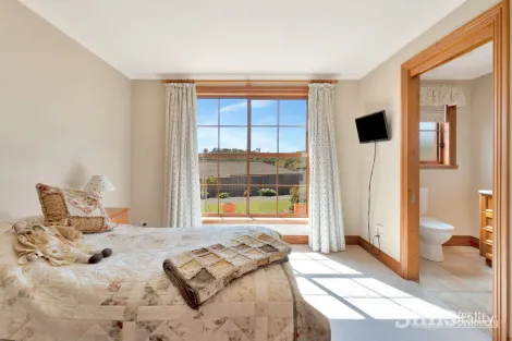 Property photo of 22 Bayview Drive Blackstone Heights TAS 7250