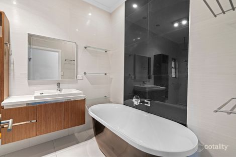 Property photo of 35 Oatland Crescent Holland Park West QLD 4121
