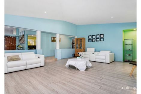 Property photo of 31 Nottinghill Gate Drive Arundel QLD 4214