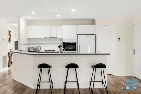 Property photo of 11 Yallambee Place Burnside VIC 3023