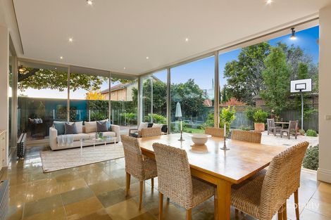 Property photo of 33 Mangarra Road Canterbury VIC 3126