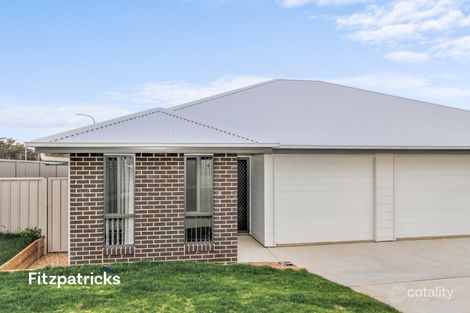 Property photo of 2/16 Gasnier Loop Boorooma NSW 2650