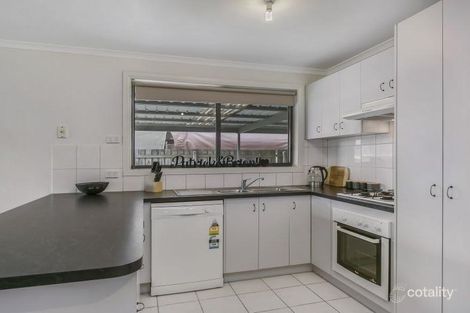 Property photo of 33 Bernborough Avenue Cranbourne West VIC 3977