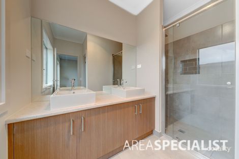 Property photo of 6 Bow Place Thornhill Park VIC 3335