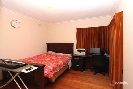 Property photo of 32 Mulhall Drive St Albans VIC 3021