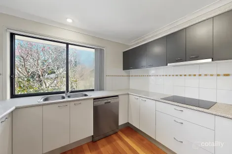 Property photo of 4/9 Pamela Place Kenmore Hills QLD 4069