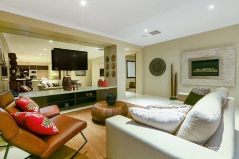 Property photo of 1 Glover Close Pakenham VIC 3810