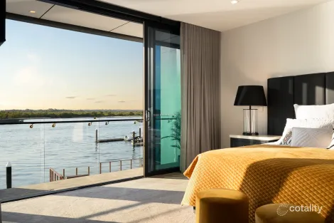 Property photo of 9/2 Marina Promenade Paradise Point QLD 4216