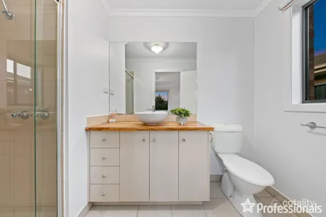 Property photo of 84 Hatchlands Drive Deer Park VIC 3023