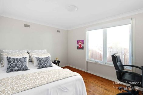 Property photo of 8 Gossamer Place Macquarie Fields NSW 2564