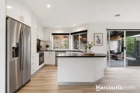 Property photo of 12 Gingham Place Berwick VIC 3806