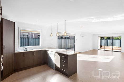 Property photo of 8 Snowbridge Road Tarneit VIC 3029