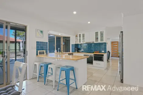 Property photo of 38 Gordon Crescent Sandstone Point QLD 4511