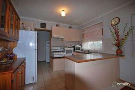 Property photo of 2/13 Binding Avenue Cranbourne VIC 3977