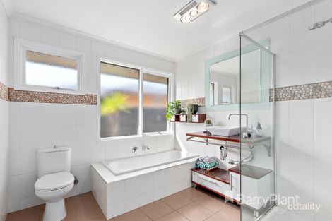 Property photo of 17 Linsley Way Wantirna VIC 3152