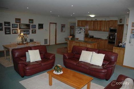 Property photo of 25 Duncraig Grove Sunbury VIC 3429