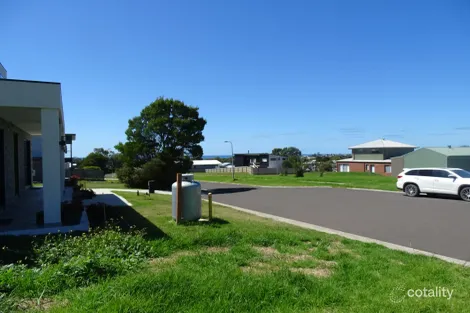 18 Oak Ave, Apollo Bay, VIC 3233