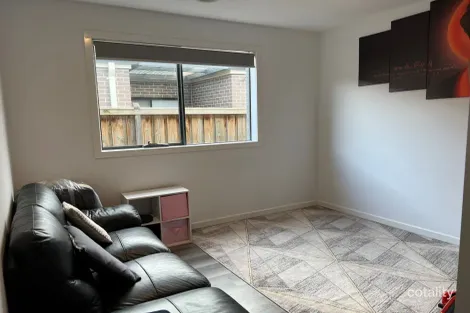 Property photo of 17 Castillo Avenue Clyde North VIC 3978