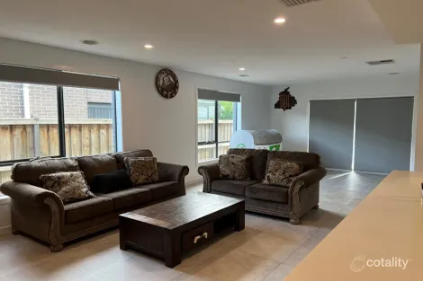 Property photo of 17 Castillo Avenue Clyde North VIC 3978