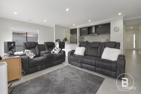 Property photo of 14 Obrien Drive Alfredton VIC 3350