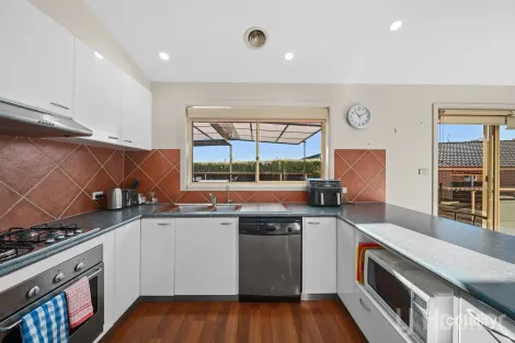 Property photo of 7 Winter Place Jerrabomberra NSW 2619