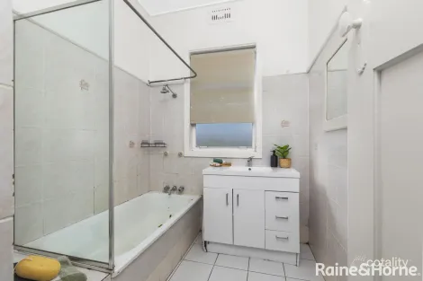 Property photo of 58 Croudace Road Elermore Vale NSW 2287