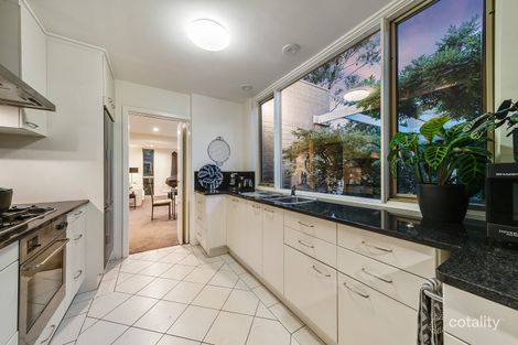 Property photo of 11 Belconnen Way Weetangera ACT 2614