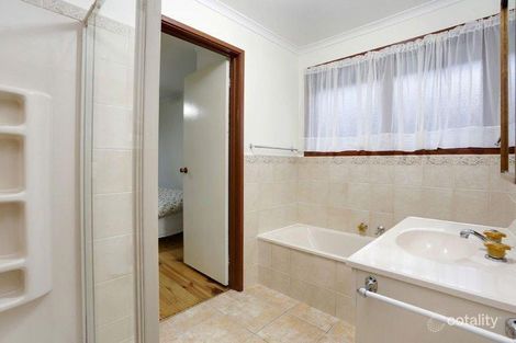Property photo of 37 Huntingdon Drive Wantirna South VIC 3152