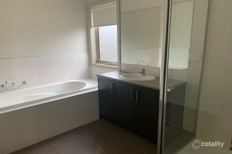 Property photo of 13 Split Rock Drive Brookfield VIC 3338