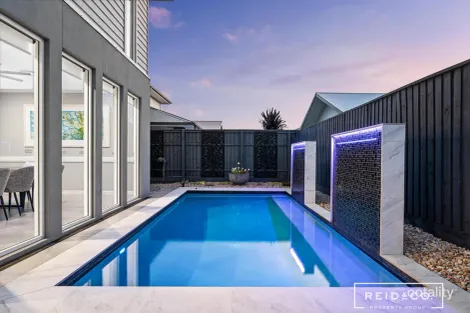 Property photo of 140 Quay Circuit Newport QLD 4020
