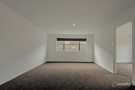 Property photo of 12 Hound Court Pakenham VIC 3810