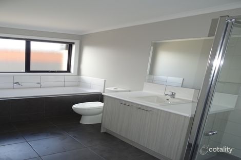 Property photo of 1/163A Cuthberts Road Alfredton VIC 3350