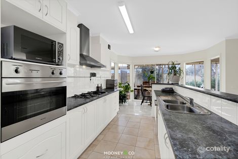 Property photo of 8 Prestwick Green Cranbourne VIC 3977