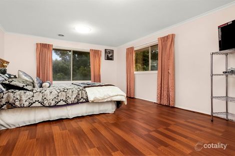 Property photo of 1 Jersey Close Endeavour Hills VIC 3802