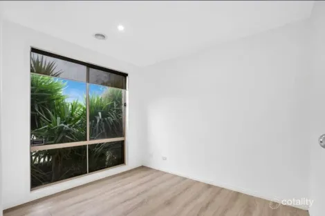Property photo of 4 Elkhorn Way Point Cook VIC 3030