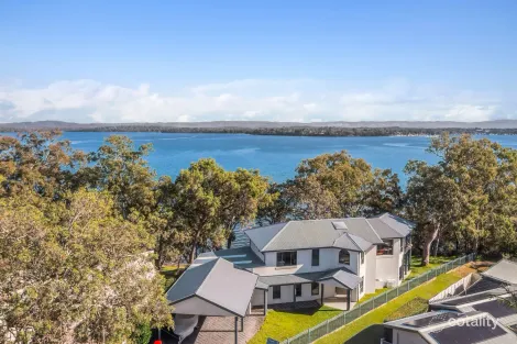 10 Omaru Pl, Summerland Point, NSW 2259