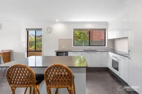 Property photo of 1/13 Corunna Crescent Ashmore QLD 4214