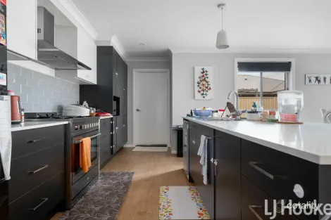 Property photo of 58 Mendel Drive Kelso NSW 2795