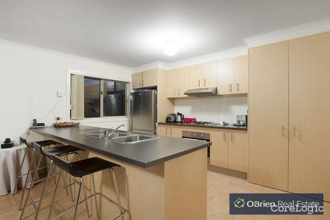 Property photo of 19 Janna Place Berwick VIC 3806