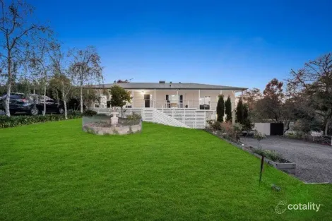 8 STANHILL DR, CRANBOURNE SOUTH, VIC 3977