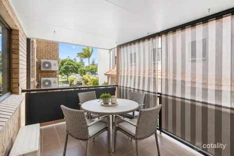 Property photo of 3/4 Broad Street Labrador QLD 4215