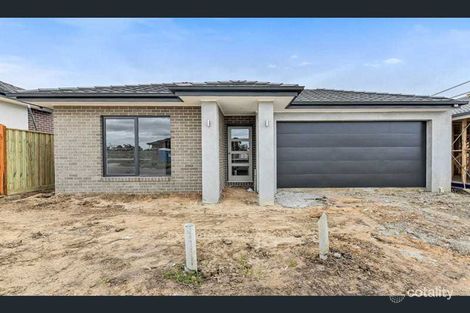 13 Bourbon Rd, Cranbourne East, VIC 3977