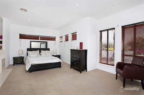 Property photo of 5 Kahan Close Caroline Springs VIC 3023