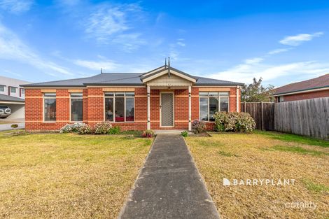 81 Racecourse Rd, Pakenham, VIC 3810