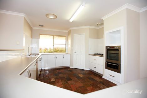 Property photo of 6 St Andrews Court Halls Head WA 6210