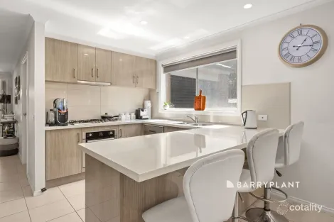 Property photo of 11 Nickell Court Drouin VIC 3818