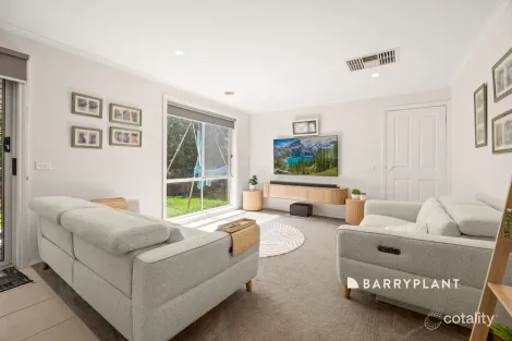 Property photo of 11 Nickell Court Drouin VIC 3818